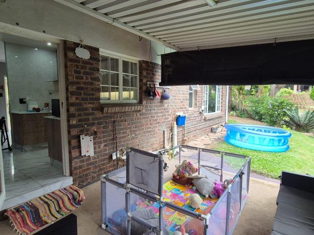 Townhouse for sale in Queensburgh, Kwazulu-natal