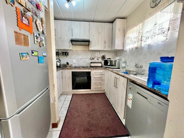 Townhouse for sale in Oakdene, Vosloorus