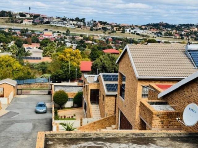Townhouse for sale in Oakdene, Vosloorus