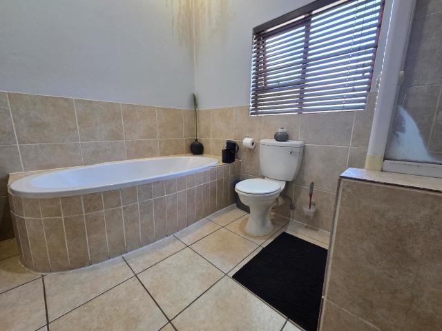 Townhouse for sale in Vosloorus, Gauteng