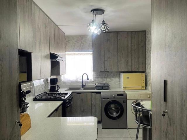 Townhouse for sale in Oakdene, Vosloorus