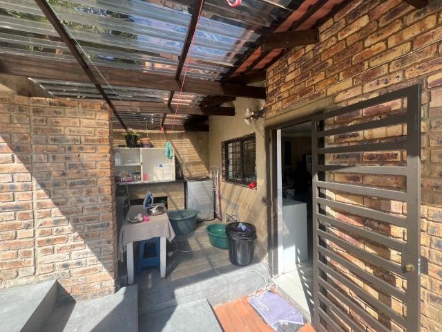 Townhouse for sale in Oakdene, Vosloorus