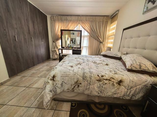 Townhouse for sale in Oakdene, Vosloorus
