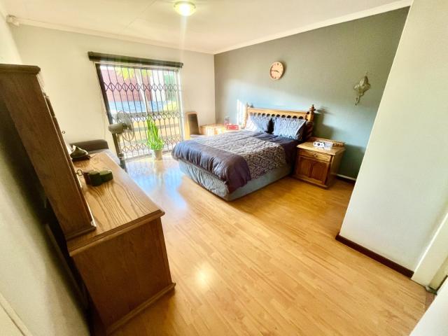 Townhouse for sale in Vosloorus, Gauteng