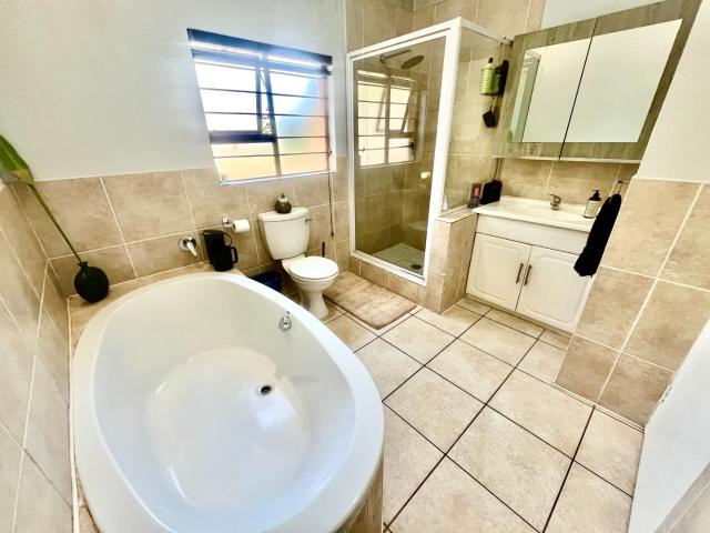 Townhouse for sale in Johannesburg, Gauteng