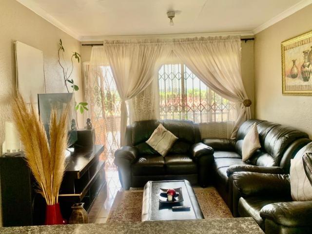 Townhouse for sale in Vosloorus, Gauteng