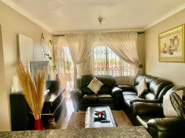 Townhouse for sale in Vosloorus, Gauteng