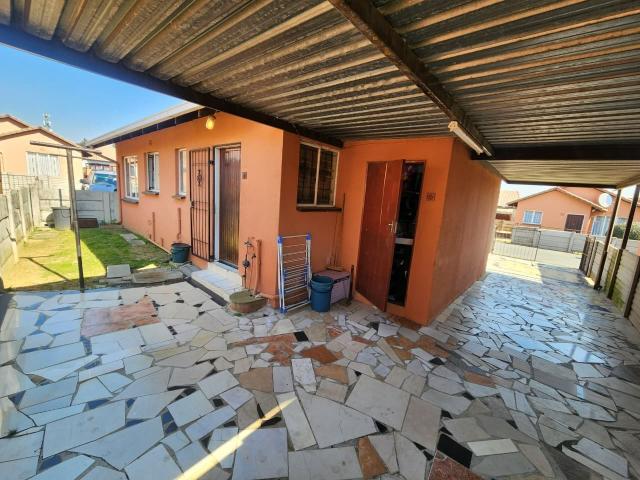 Townhouse for sale in Vosloorus, Gauteng
