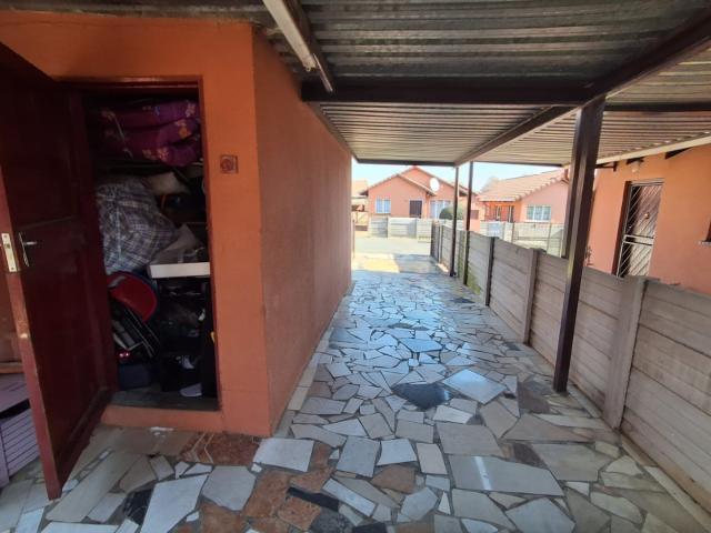 Townhouse for sale in Vosloorus, Gauteng