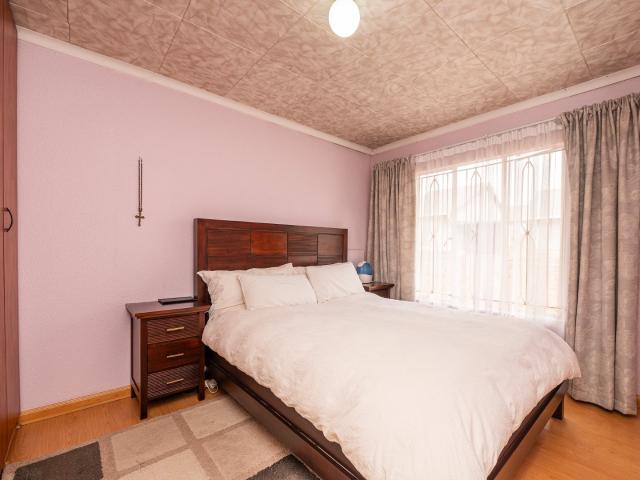 Townhouse for sale in Vosloorus, Gauteng