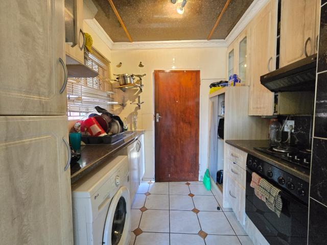 Townhouse for sale in Vosloorus, Gauteng