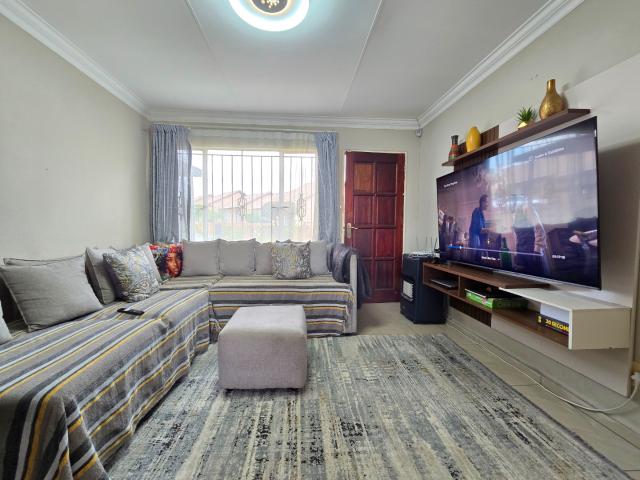 Townhouse for sale in Vosloorus, Gauteng