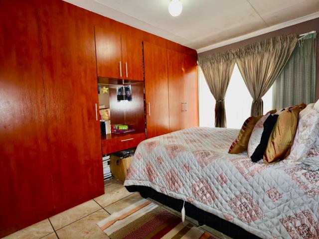 Townhouse for sale in Vosloorus, Gauteng