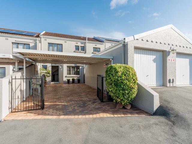 Townhouse for sale in Durban North, Kwazulu-natal