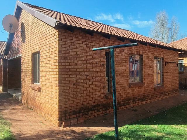 Townhouse for sale in Protea Glen, Soweto
