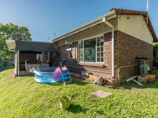 Townhouse for sale in Queensburgh, Kwazulu-natal
