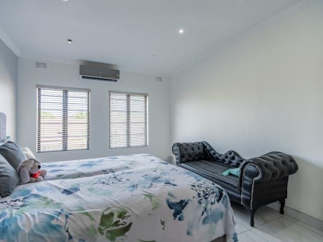 Townhouse for sale in Seaview, Kwazulu-natal