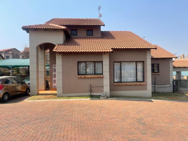 Townhouse for sale in Vosloorus, Gauteng
