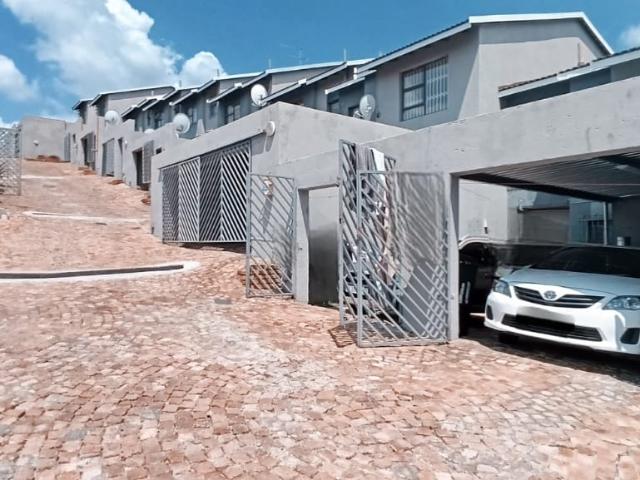 Townhouse for sale in Vosloorus, Gauteng