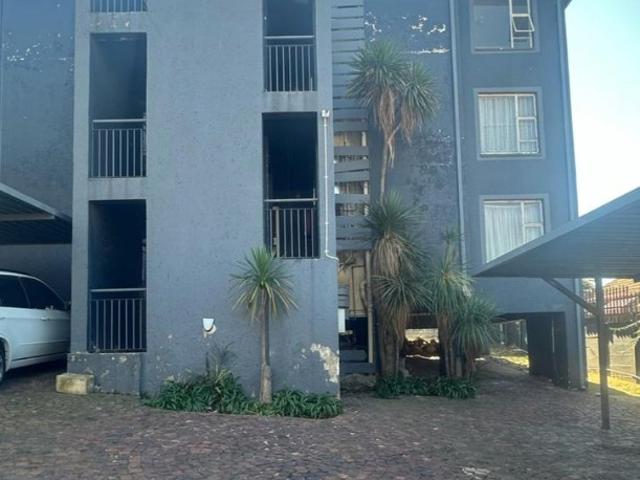 Townhouse for sale in Vosloorus, Gauteng