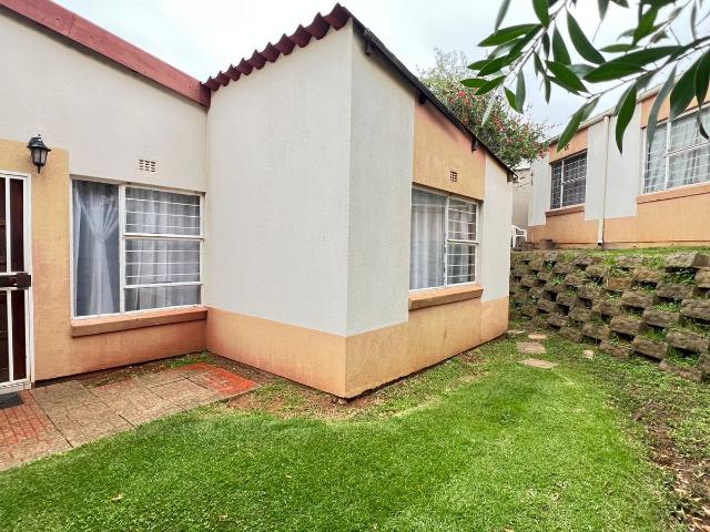 Townhouse for sale in Vosloorus, Gauteng