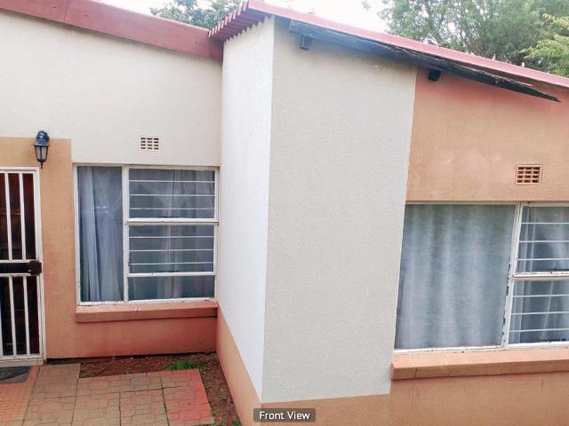 Townhouse for sale in Vosloorus, Gauteng