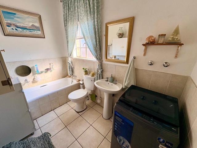 Townhouse for sale in Mohlakeng, Gauteng