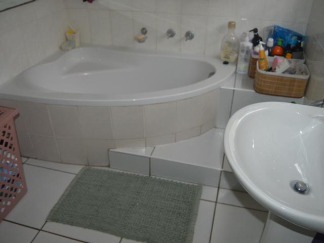 Townhouse for sale in Johannesburg, West