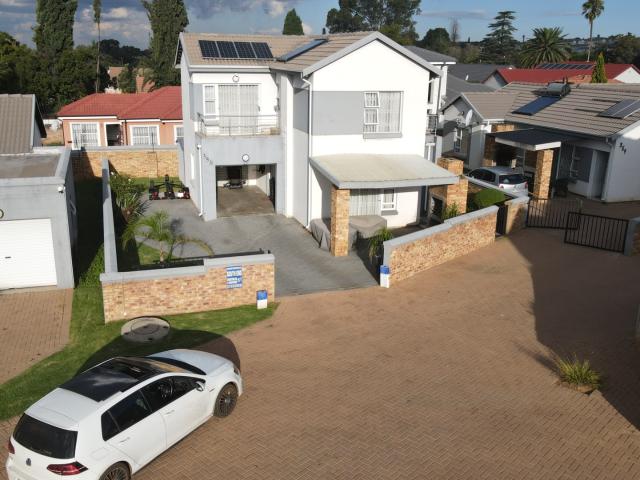 Townhouse for sale in Vosloorus, Gauteng