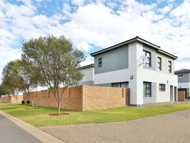Townhouse for sale in Olievenhoutbos, Gauteng