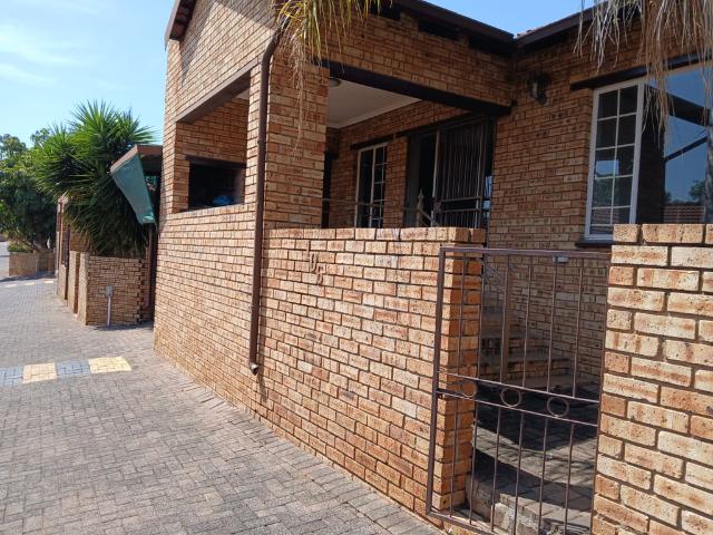 Townhouse for sale in Tlhabane, North West