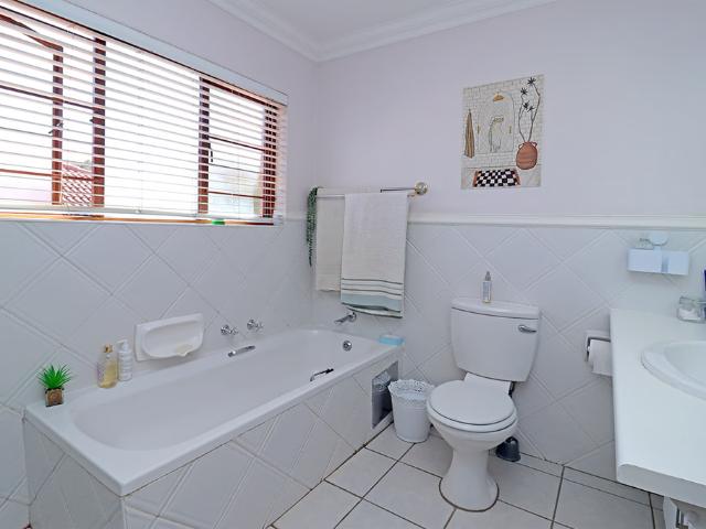 Townhouse for sale in Vosloorus, Gauteng