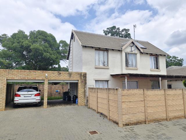 Townhouse for sale in Nellmapius, Gauteng