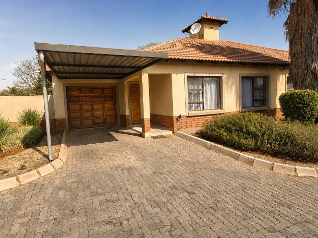 Townhouse for sale in Waterkloof, Gauteng