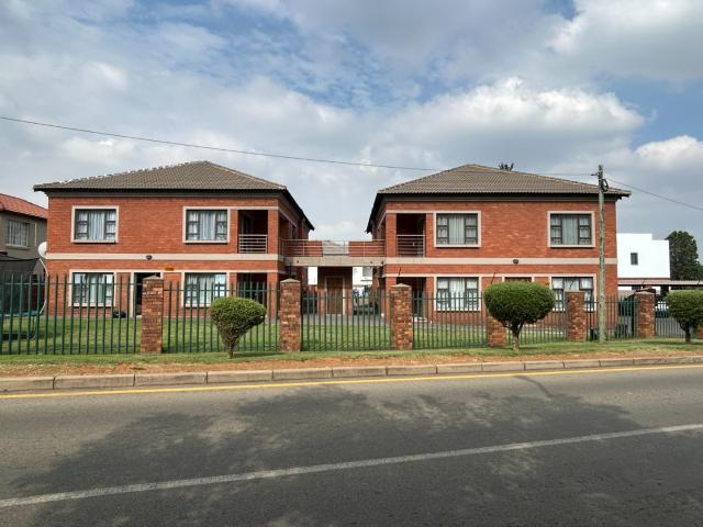 Townhouse for sale in Vosloorus, Gauteng
