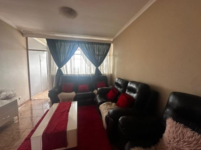 Townhouse for sale in Vosloorus, Gauteng