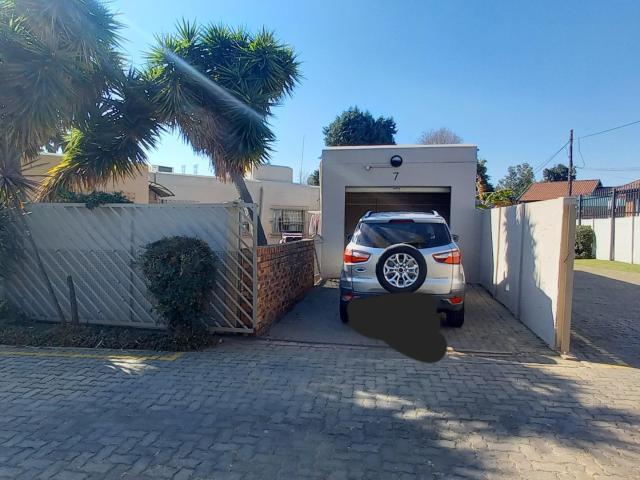 Townhouse for sale in Vosloorus, Gauteng