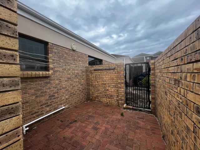 Townhouse for sale in Port Elizabeth, Eastern Cape