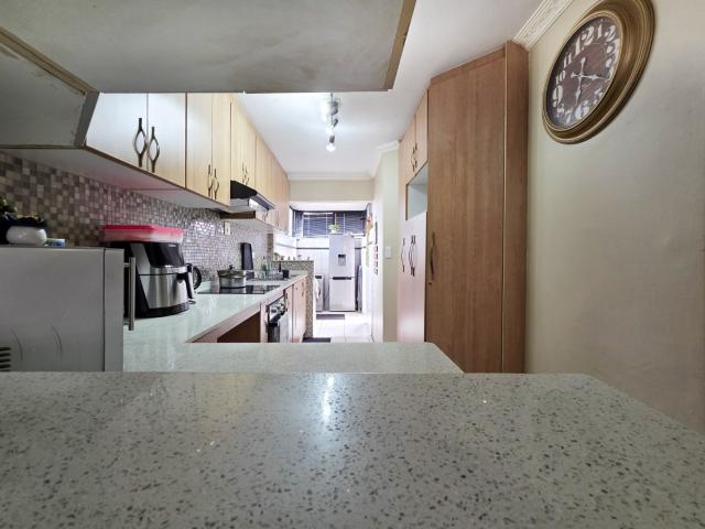 Townhouse for sale in Seaview, Kwazulu-natal
