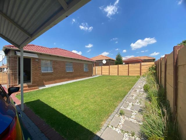 Townhouse for sale in Olievenhoutbos, Gauteng