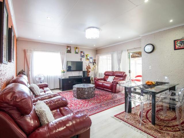 Townhouse for sale in Vosloorus, Gauteng