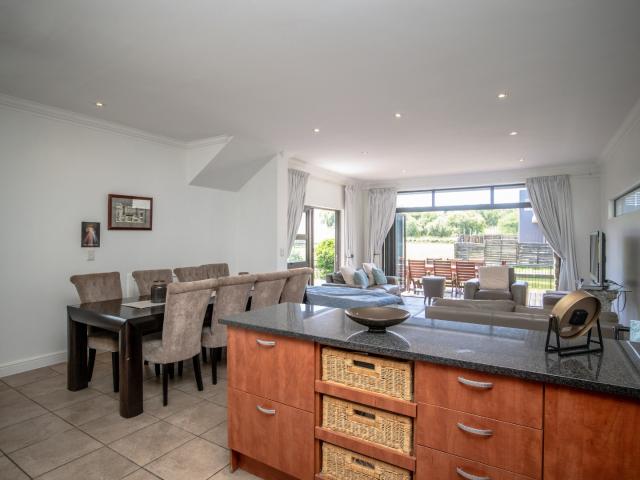 Townhouse for sale in Hartbeespoort Dam Nature Reserve, North West