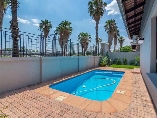 Townhouse for sale in Hartbeespoort Dam Nature Reserve, North West