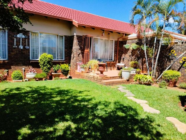 Townhouse for sale in Akasia, Gauteng