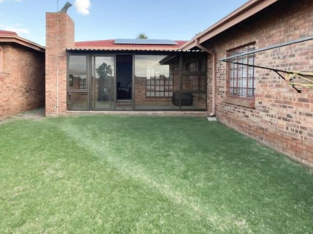 Townhouse for sale in Oranjeville, Free State