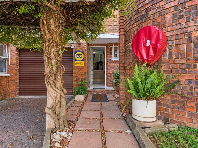 Townhouse for sale in Waterkloof, Gauteng