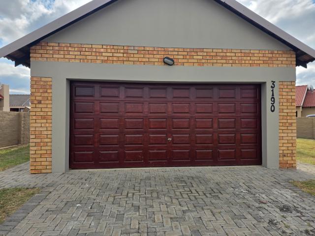 Townhouse for sale in Tlhabane, North West
