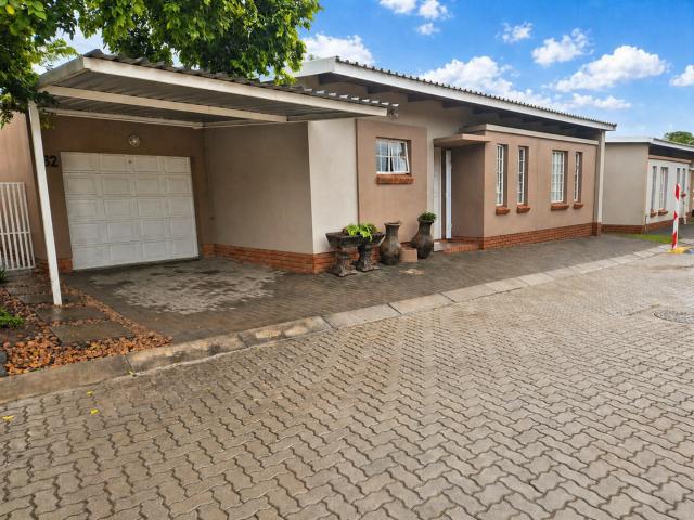 Townhouse for sale in Tlhabane, North West