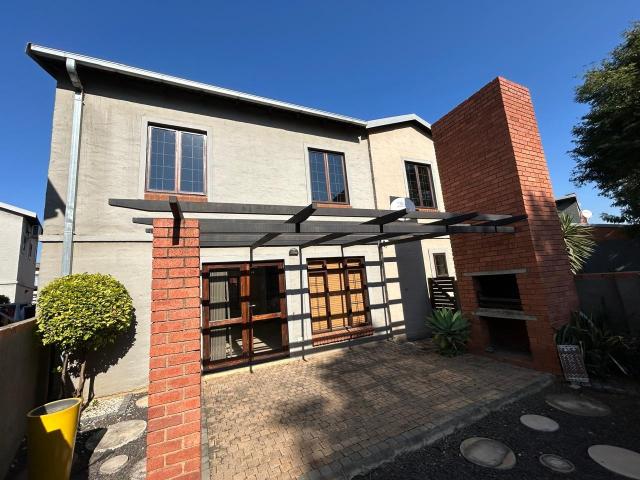 Townhouse for sale in Tlhabane, North West