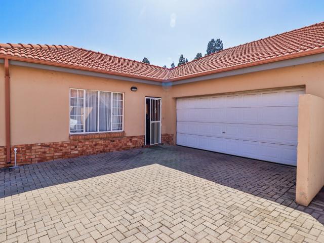 Townhouse for sale in Tlhabane, North West
